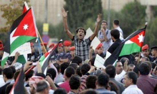 مواطنون في الطفيلة ينظمون احتجاجا على بطء تنفيذ طريق المنصورة مواطنون في الطفيلة ينظمون احتجاجا على بطء تنفيذ طريق المنصورة
