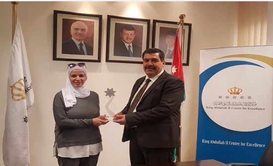 القضاة يهنئ أبوحمور بفوزها بجائزة الملك عبد الله الثاني للتميز القضاة يهنئ أبوحمور بفوزها بجائزة الملك عبد الله الثاني للتميز