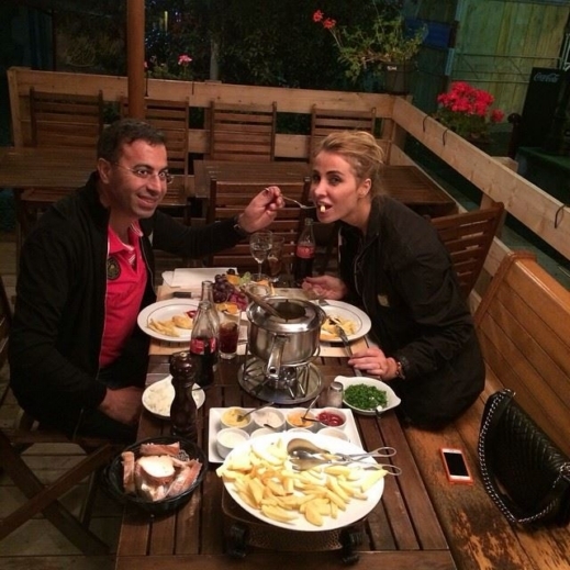 بالصور: انابيلا هلال تحتفل بعيد ميلاد زوجها في جنيف