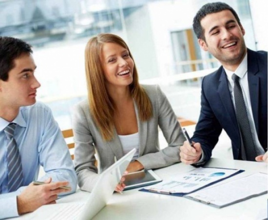 علامات تدل على أن زميلك في العمل يدبر لك "مكيدة" علامات تدل على أن زميلك في العمل يدبر لك "مكيدة"