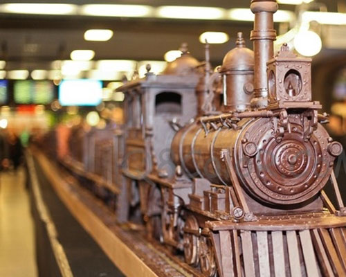 قطار مصنوع من الشوكولاته ( فيديو وصور )