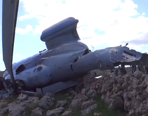 بالفيديو: المعارضة السورية تأسر طاقم مروحية للنظام بعد سقوطها بإدلب