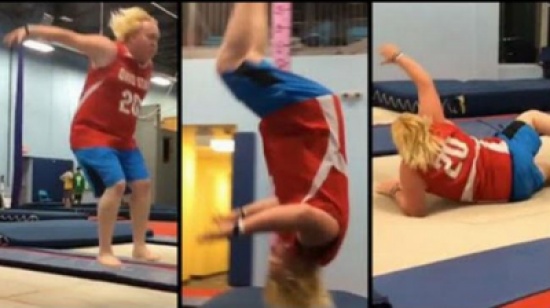 شاهد.. إصابة مفزعة بكاحل رياضي بعد قفزة عشوائية بصالة ألعاب