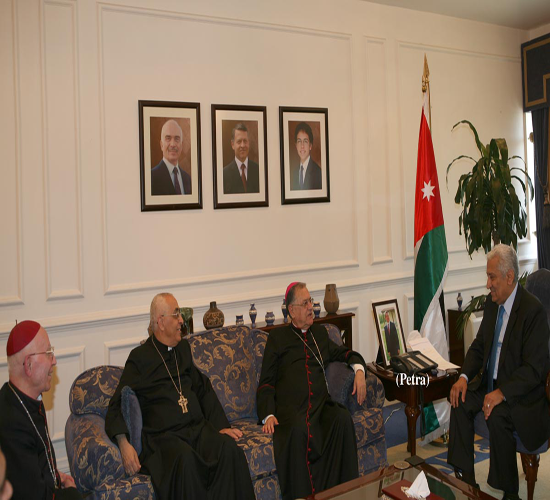 رئيس الوزراء يلتقي البطريرك فؤاد الطوال رئيس الوزراء يلتقي البطريرك فؤاد الطوال