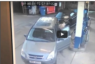 شاهد.. امرأة تتعرض لموقف محرج في محطة وقود