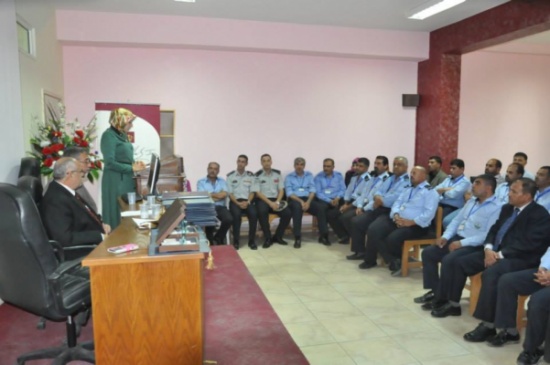 رئيس جامعة الزرقاء يخرج دورة لموظفي الأمن الجامعي رئيس جامعة الزرقاء يخرج دورة لموظفي الأمن الجامعي