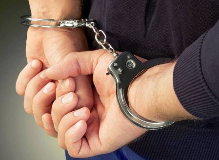 بالفيديو - شاهدوا الوداع الأخير بين محكوم بالإعدام وأسرته... لاحظوا لقاءه بطفلته