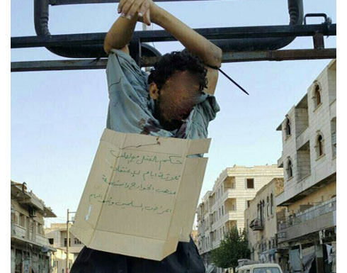 تنظيم "داعش" يصلب شخصا بتهمة اعتقاده بمذهب " الخوارج " تنظيم "داعش" يصلب شخصا بتهمة اعتقاده بمذهب " الخوارج "
