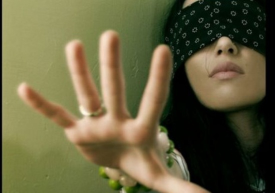 خطف فتاتين واغتصاب إحداهما وبيعها بـ 500 درهم