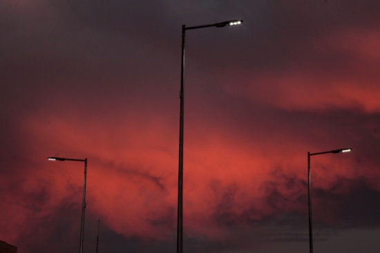 تركيب وحدات أنارة موفرة للطاقة بتقنيات (LED) لتجربتها على شارع الملكة رانيا العبدالله