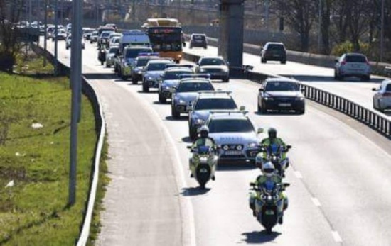 صورة| موكب كبير يطوف شوارع السويد...ولكن لمن ؟