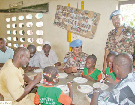 كتيبة حفظ السلام الاردنية تشارك اطفال ساحل العاج احتفالات اعياد الميلاد