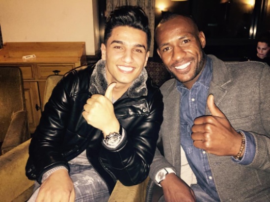 فيديو: محمد عساف يسهر مع نجوم منتخب الوطني في مقهى ! فيديو: محمد عساف يسهر مع نجوم منتخب الوطني في مقهى !
