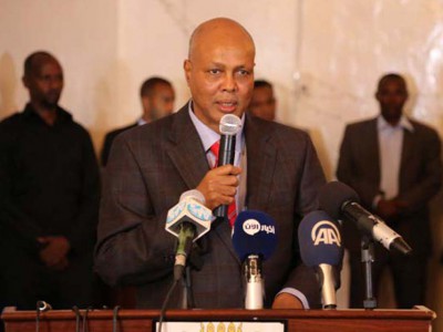وزراء صوماليون يطالبون رئيس الحكومة بالتنحي عن منصبه وزراء صوماليون يطالبون رئيس الحكومة بالتنحي عن منصبه