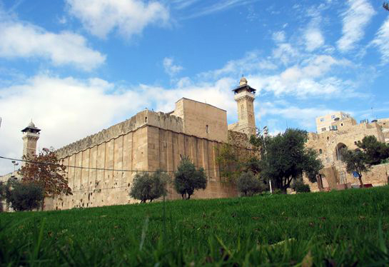 استنكار فلسطيني لاستمرار منع رفع الاذان في الحرم الإبراهيمي استنكار فلسطيني لاستمرار منع رفع الاذان في الحرم الإبراهيمي