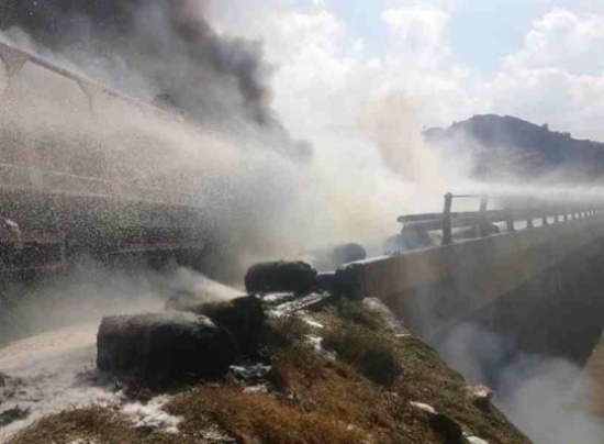 شاهد: حجم الدمار الذي خلفه احتراق ثلاث شاحنات