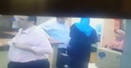 بالفيديو.. لص يغافل ممرضة ويسرق حقيبتها داخل مستشفى بالفيديو.. لص يغافل ممرضة ويسرق حقيبتها داخل مستشفى