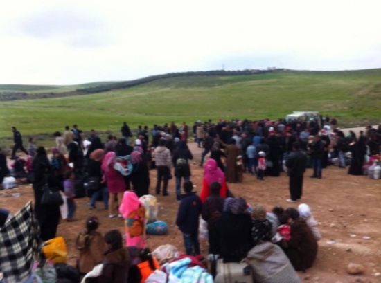 آلاف اللاجئين على الحدود الأردنية السورية ( صور )