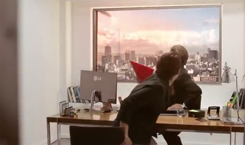 إعلان يتحول إلى مقلب مرعب