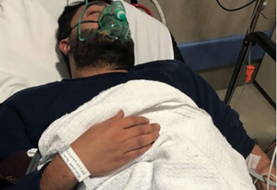بالفيديو: مرضٌ غامض يصيب فناناً خليجياً.. شاهدوا ما حدث لذراعه بالفيديو: مرضٌ غامض يصيب فناناً خليجياً.. شاهدوا ما حدث لذراعه