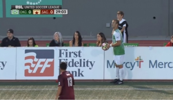 شاهد.. هدف رائع من رمية تماس أروع ربما لن يتكررا!