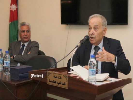 حيدر محمود يقرأ قبسا من قصائده في تكريم "الكتاب" له حيدر محمود يقرأ قبسا من قصائده في تكريم "الكتاب" له