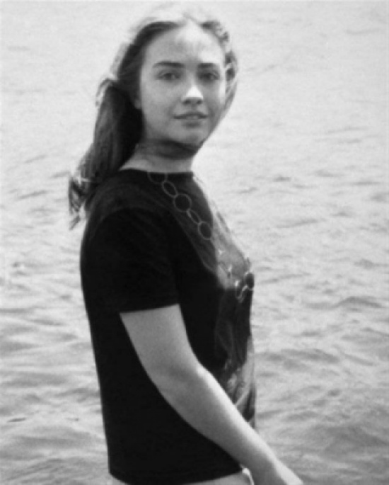 بالصور - لن تصدقوا من هي هذه الفاتنة التي قسمت العالم نصفين!