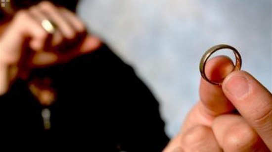 سعودي يطلق زوجاته الأربع دفعة واحدة سعودي يطلق زوجاته الأربع دفعة واحدة