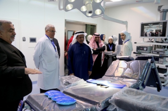 وفد الصندوق السعودي للتنمية يزور "العلاج بالخلايا الجذعية" في الأردنية