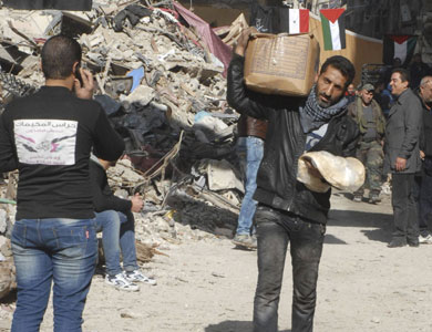 إجلاء المئات من ضاحية اليرموك المحاصرة في دمشق