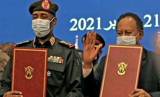 السودان.. حمدوك يتراجع عن الاستقالة بعد اجتماع مع البرهان السودان.. حمدوك يتراجع عن الاستقالة بعد اجتماع مع البرهان