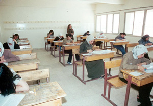 طلبة الثانوية العامة ينهون امتحاناتهم غدا  