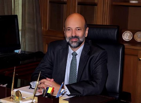 الرزاز يعد بتلبية مطالب موظفي الفئة الثالثة بـ "التربية" الرزاز يعد بتلبية مطالب موظفي الفئة الثالثة بـ "التربية"