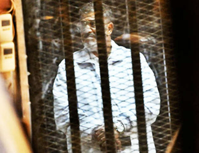 ثلاثة شهود في قضية اتهام مرسي باقتحام السجون: لا نعرف شيئا ثلاثة شهود في قضية اتهام مرسي باقتحام السجون: لا نعرف شيئا