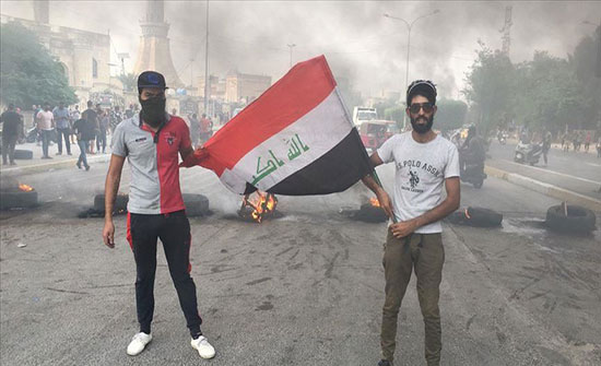 تجدد الاحتجاجات جنوبي العراق وقوات الأمن تحاول تفريقها تجدد الاحتجاجات جنوبي العراق وقوات الأمن تحاول تفريقها
