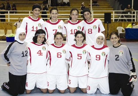 المنتخب البحريني لكرة القدم النسوية يعسكر في الأردن 