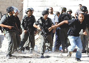 الاحتلال يعتقل 12 فلسطينيا في الضفة الغربية 