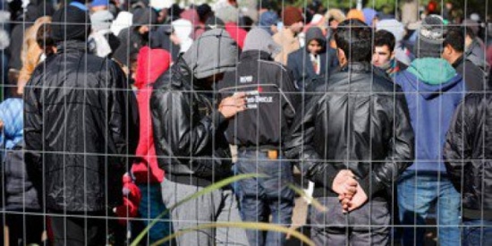 حاكم تكساس يرفض استقبال أي لاجيء سوري