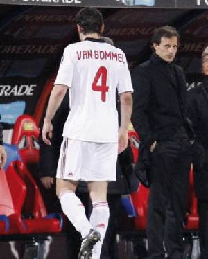 الاتحاد الأوروبي ينتقد «صفقة» توريس .. وجماهير النادي تحرق قميص اللاعب