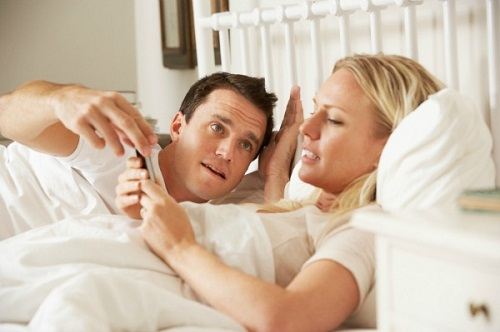 أسباب هامة تجعلك لا تخفي هاتفك عن زوجتك!! أسباب هامة تجعلك لا تخفي هاتفك عن زوجتك!!