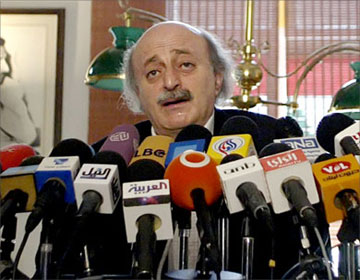 جنبلاط: احداث مصر افقدت قوى 14 آذار في لبنان "حليفا كبيرا"