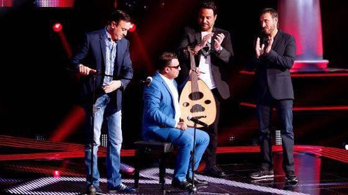 بالفيديو: متسابق كفيف يُبكي فريق "The Voice"..وشيرين تنسحب ندماً وكاظم يقبل رأسه بالفيديو: متسابق كفيف يُبكي فريق "The Voice"..وشيرين تنسحب ندماً وكاظم يقبل رأسه