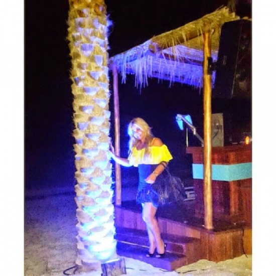 بالصور..  مادلين مطر تشعل مواقع التواصل بفستان أسود قصير