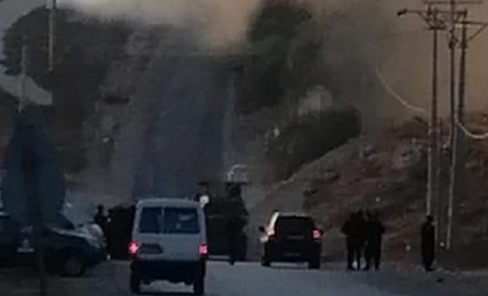 بالفيديو : شغب واحتجاجات في اربد بعد وفاة شخص بحادث سير على طريق فوعرا