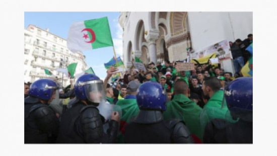 مظاهرات مليونية في شوارع الجزائر في الجمعة الثامنة على التوالي مظاهرات مليونية في شوارع الجزائر في الجمعة الثامنة على التوالي