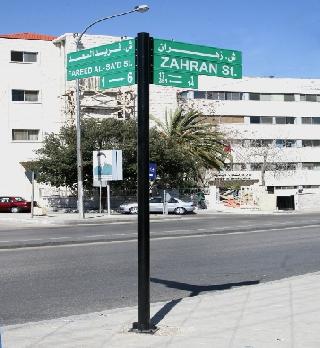 الأمانة تثبت اسماء الشوارع والارقام النافرة في بدر الجديدة