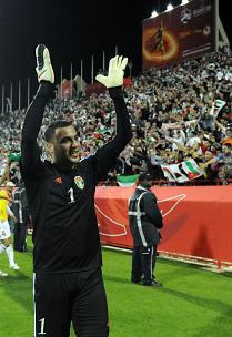 ايقاف مباراة الوحدات والمنشية بسبب اعتداء شفيع على الحكم