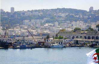 الجزائر تستقل قطار التغيير للحفاظ على النظام