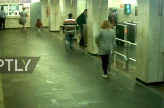 بالفيديو: انفجار سجارة إلكترونية في حقيبة إمراة