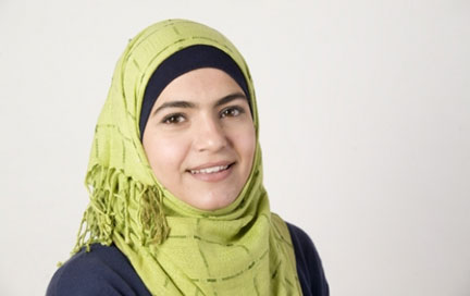 فنانة فلسطينية تحقق حلمها بالغناء في الوطن بعد سنوات المهجر فنانة فلسطينية تحقق حلمها بالغناء في الوطن بعد سنوات المهجر